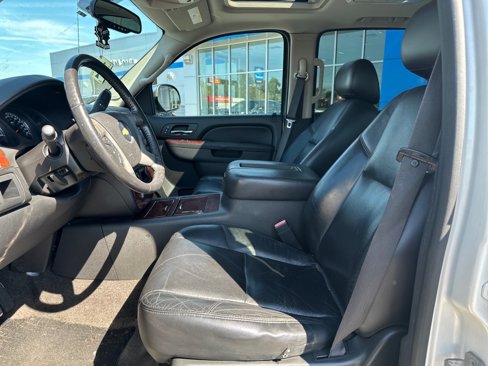 Used 2010 Chevrolet Avalanche LTZ image 11