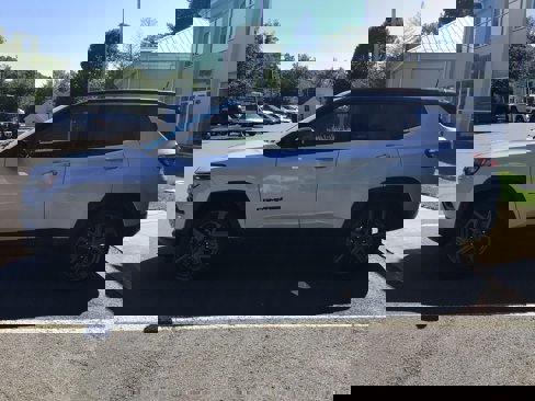 New 2025 Jeep Compass Limited image 4