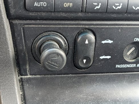 Used 2002 Ford Thunderbird image 25