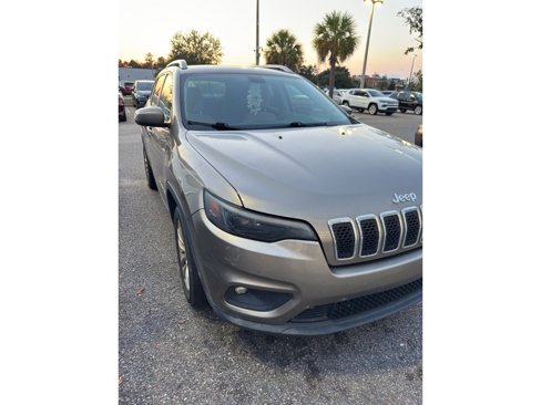 Used 2019 Jeep Cherokee Latitude w/ Popular Appearance Group image 2