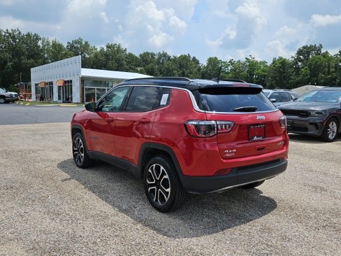 Used 2023 Jeep Compass Limited image 9