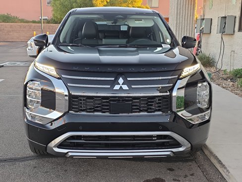 New 2025 Mitsubishi Outlander SE image 2