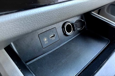 Used 2020 Kia Sedona LX image 32
