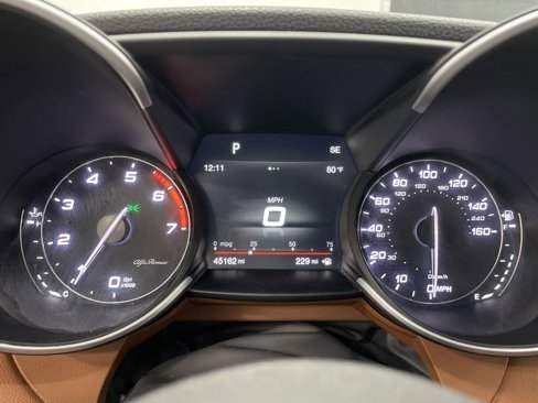 Used 2018 Alfa Romeo Giulia AWD image 16