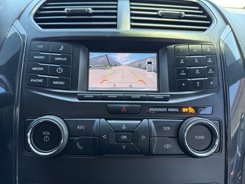 Used 2019 Ford Explorer XLT image 15