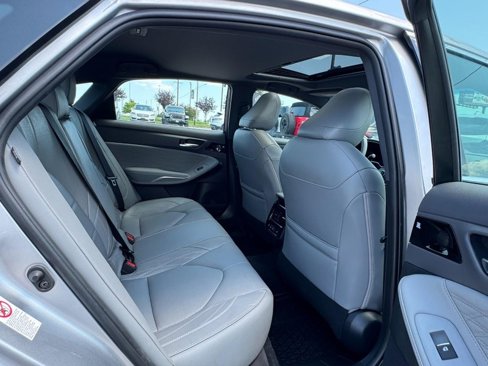 Used 2019 Toyota Avalon Limited image 13