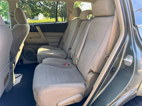 Used 2013 Toyota Highlander Plus image 29
