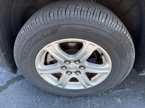 Used 2019 GMC Acadia SLE image 4