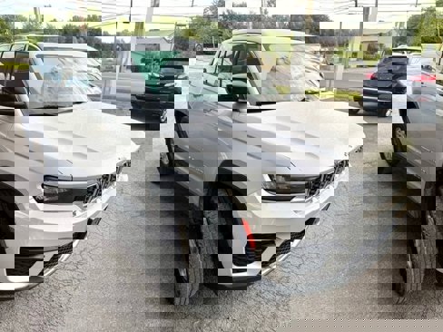 Used 2022 Jeep Grand Cherokee Laredo w/ Luxury Tech Group I image 6
