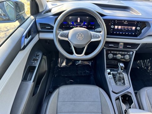 Certified 2024 Volkswagen Taos SE image 16