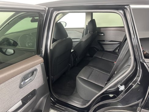 Used 2022 Nissan Rogue SV image 17