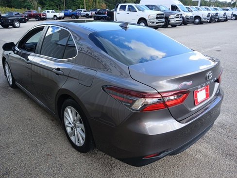 Used 2022 Toyota Camry LE image 6