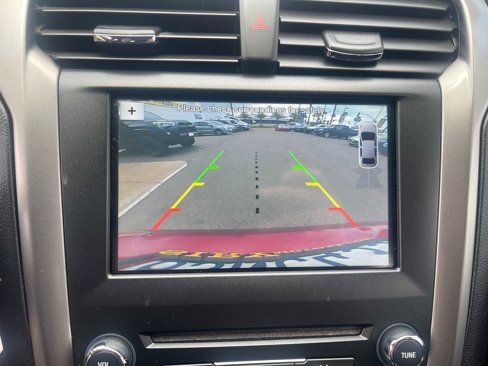 Used 2017 Ford Fusion SE w/ Fusion SE Technology Package image 25