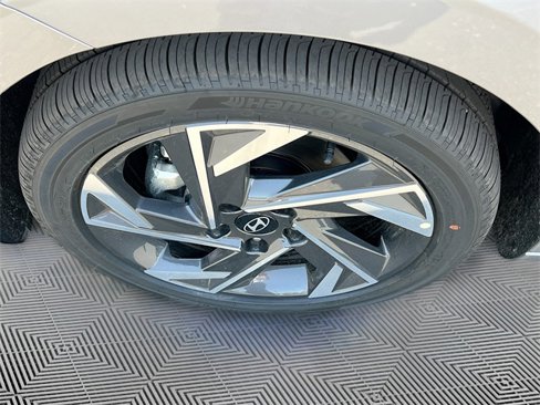 New 2025 Hyundai Elantra SEL image 30