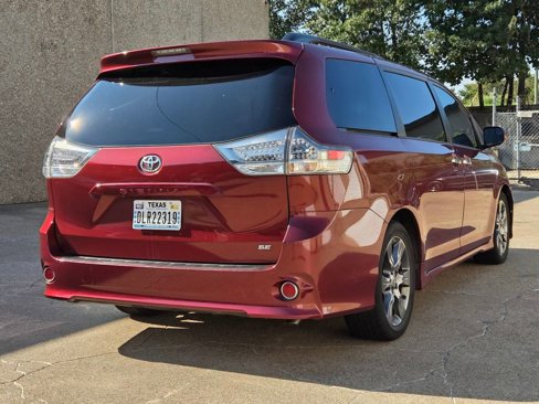 Used 2016 Toyota Sienna SE image 19