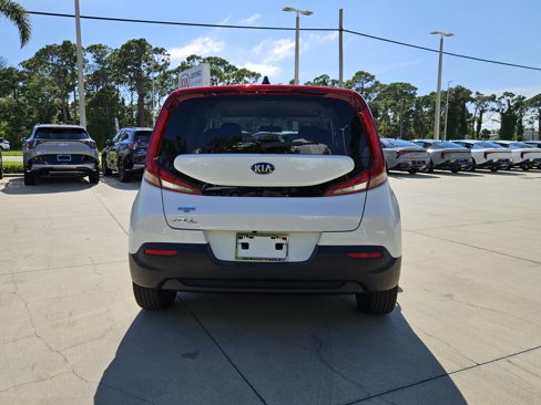 Certified 2021 Kia Soul LX image 6