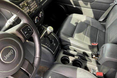 Used 2016 Jeep Patriot High Altitude image 16