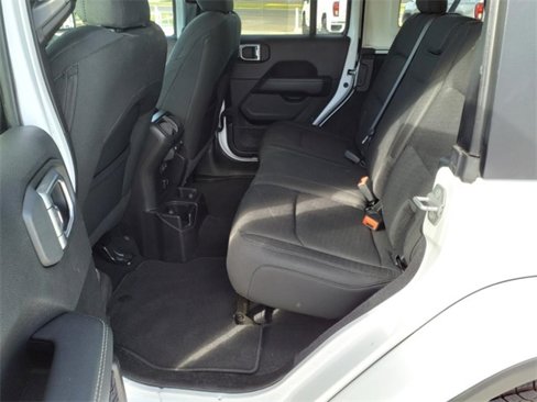 Used 2020 Jeep Wrangler Unlimited Sahara image 22