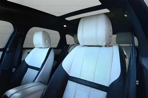 Used 2019 Land Rover Range Rover Velar R-Dynamic SE image 2