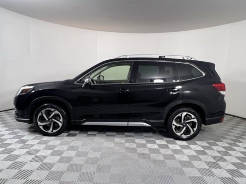 Used 2022 Subaru Forester Touring image 4