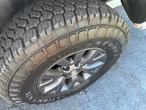 Used 2020 Toyota Tacoma SR5 image 11