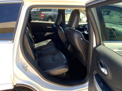 Used 2016 Jeep Cherokee Overland image 31
