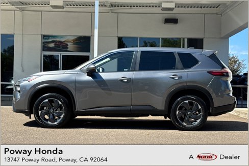 Used 2024 Nissan Rogue SV image 1