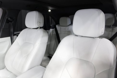 Certified 2025 Porsche Macan image 5