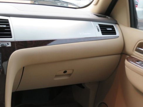 Used 2011 Cadillac Escalade ESV Premium image 30
