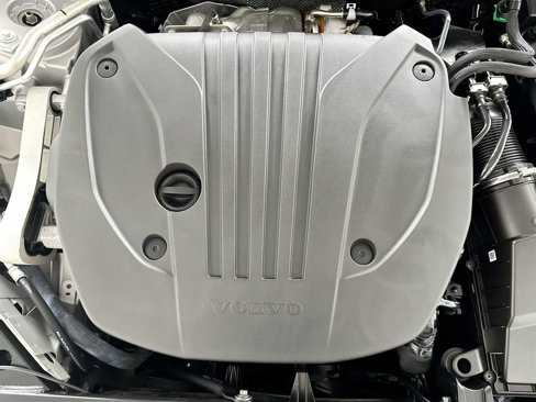 Certified 2025 Volvo S60 B5 Core image 27