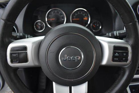 Used 2015 Jeep Compass High Altitude image 30