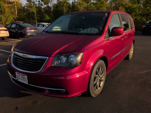 Used 2016 Chrysler Town & Country S w/ Driver Convenience Group image 2