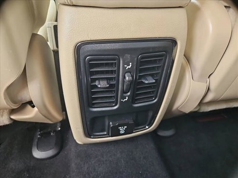 Used 2020 Jeep Grand Cherokee Laredo w/ Security & Convenience Group image 17