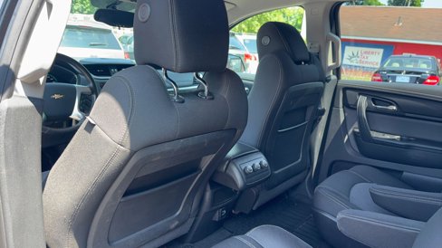 Used 2017 Chevrolet Traverse LT w/ Style and Technology Package image 13