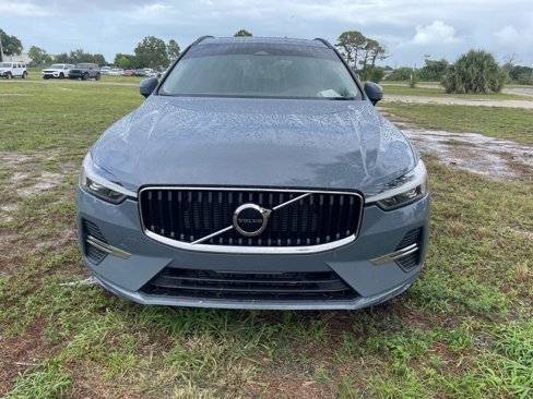 Used 2023 Volvo XC60 B5 Core image 2