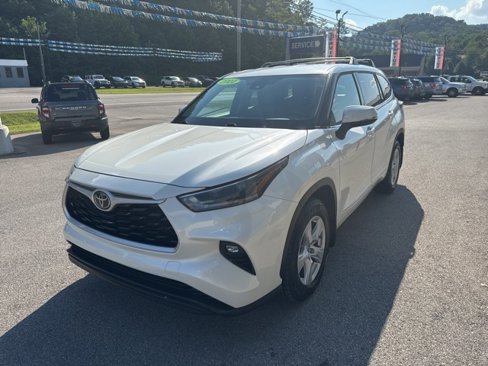 Used 2021 Toyota Highlander LE image 6