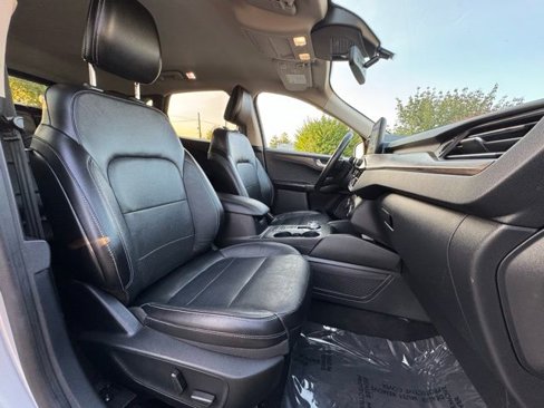 Used 2020 Ford Escape Titanium image 31
