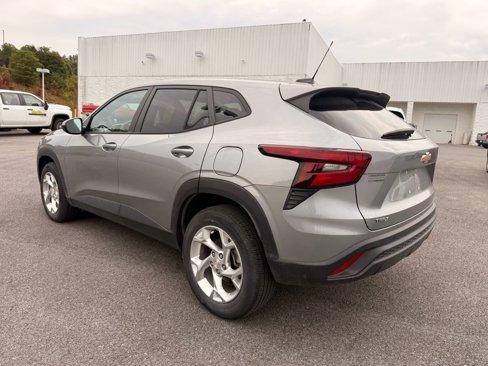 Used 2024 Chevrolet Trax LS w/ LS Convenience Package image 3