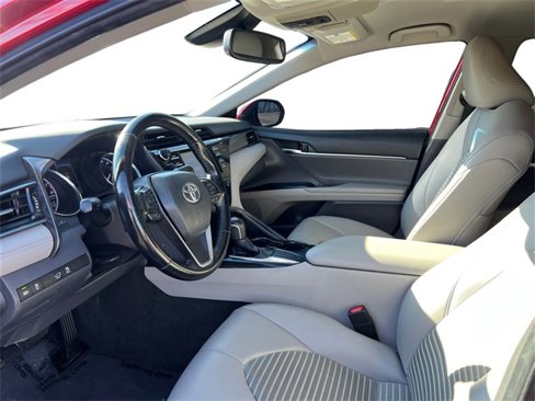 Certified 2019 Toyota Camry SE w/ Convenience Package image 10