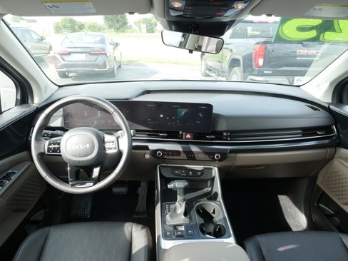 Used 2025 Kia Carnival image 18