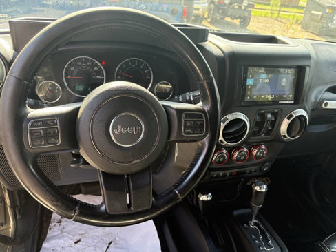 Used 2015 Jeep Wrangler Unlimited Sahara w/ Dual Top Group image 15