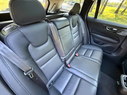 Used 2020 Volvo V60 T5 Cross Country image 22
