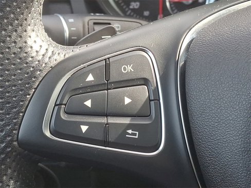 Used 2020 Mercedes-Benz GLA 250 4MATIC w/ Premium Package image 22