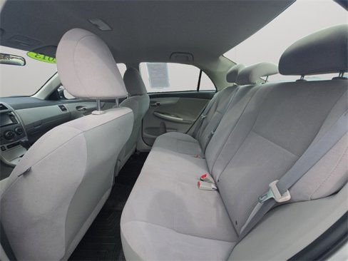 Used 2013 Toyota Corolla LE image 12