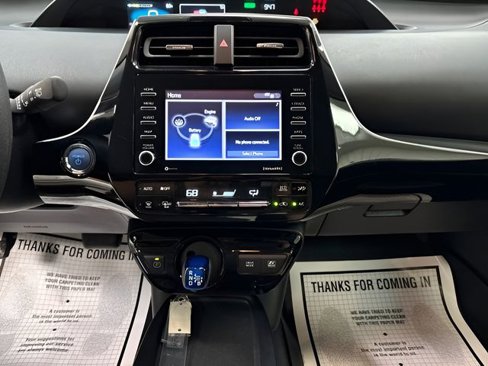 Used 2021 Toyota Prius L Eco image 18