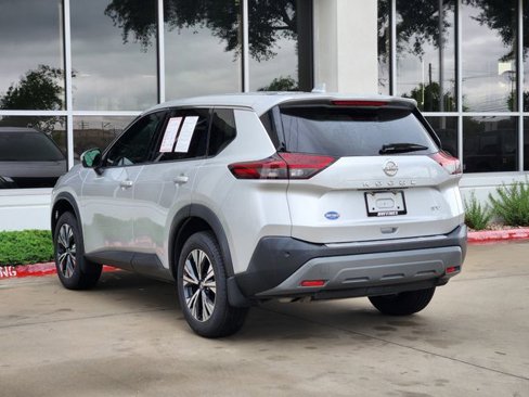 Used 2021 Nissan Rogue SV image 5
