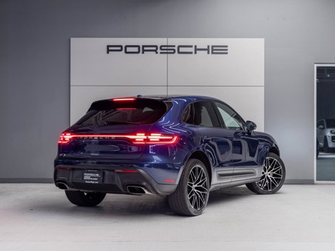 Certified 2022 Porsche Macan image 7
