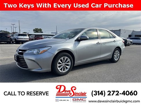 Used 2017 Toyota Camry LE image 1