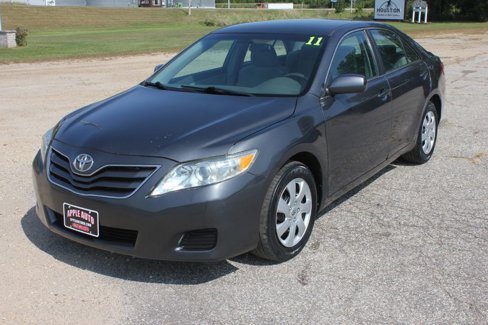 Used 2011 Toyota Camry LE image 2