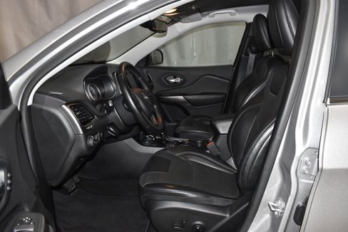Used 2019 Jeep Cherokee Limited image 12